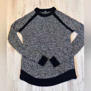 Lululemon Passage crewneck in heather grey and black size 6 or 8